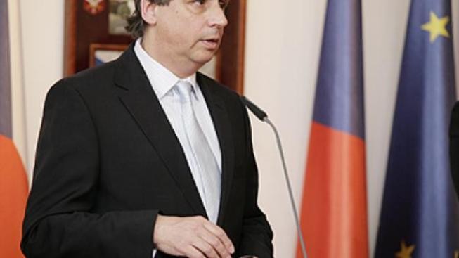 Když budu muset být premiérem déle, v bance počkají, řekl Fischer