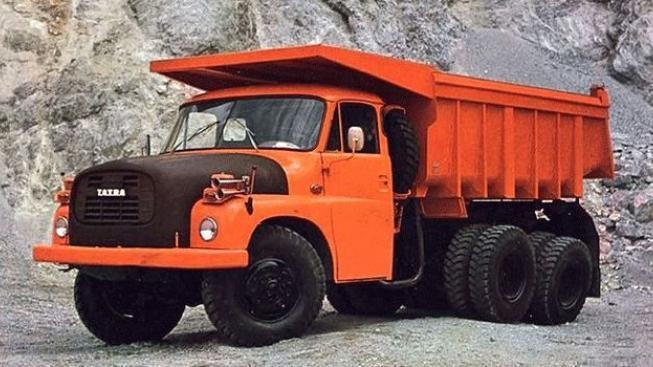 Muž ukradl sedm nákladních tatrovek, chtěl je dát do sběru