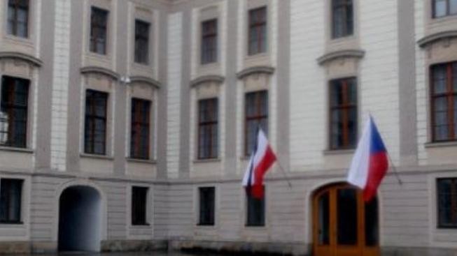 Den smutku za oběti z polského letadla bude po oba víkendové dny 