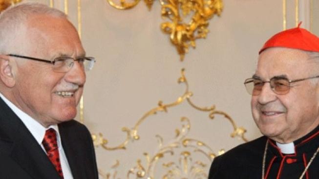 Klaus se rozloučil s odcházejícím kardinálem Vlkem