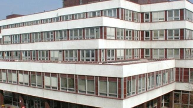 Ženu odmítli na Bulovce, porodila v sanitce