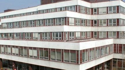 Ženu odmítli na Bulovce, porodila v sanitce