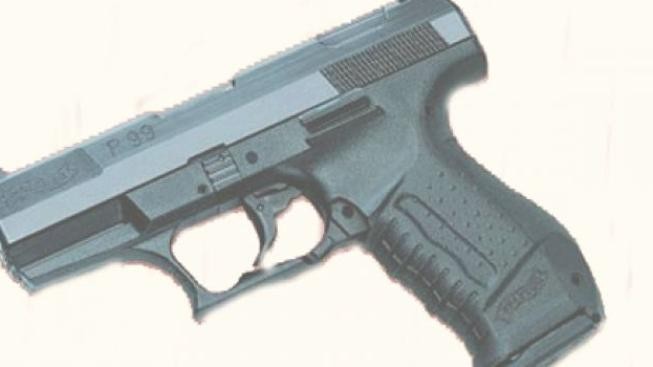 Muž střílel na ženu z plynové pistole