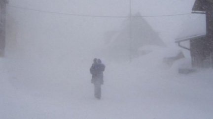 V Jizerských horách kousek od chaty umrzla žena