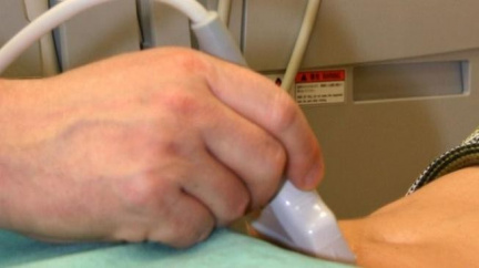 Inkontinence trápí i muže, stydí se ji přiznat, léčbu odkládají 