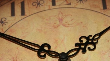 Cestujte v čase s hodinkami s dinosauřím trusem