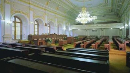 ČSSD chce poslední schůzi sněmovny ještě týden před volbami