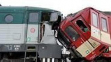 Tři lidé zahynuli při vlakovém neštěstí na Slovensku