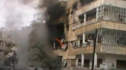 Homs opět pod palbou. Civilisti se nemůžou dostat z obklíčeného města
