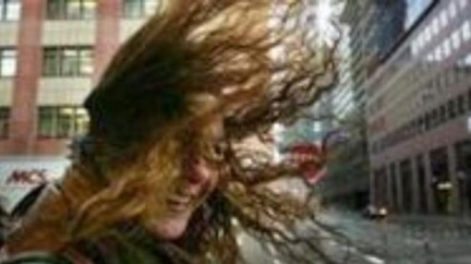 ČHMÚ: Republiku zasáhne silný vítr, budou i bouřky a přeháňky 