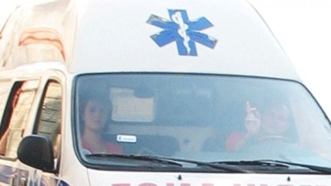 Zraněný muž v opilosti poničil sanitku