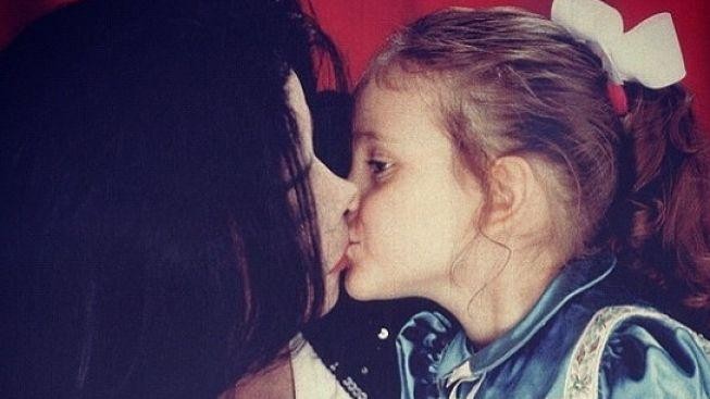 Jacksonova dcera zveřejnila fotku: Takto líbala otce