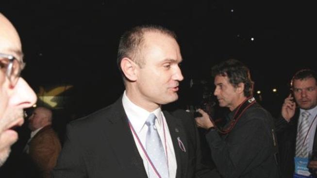 Langer odmítl říci, kdo byl proti Topolánkovi