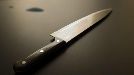 Muž v baru na Chebsku dostal strach a pobodal tři muže. Dva zemřeli