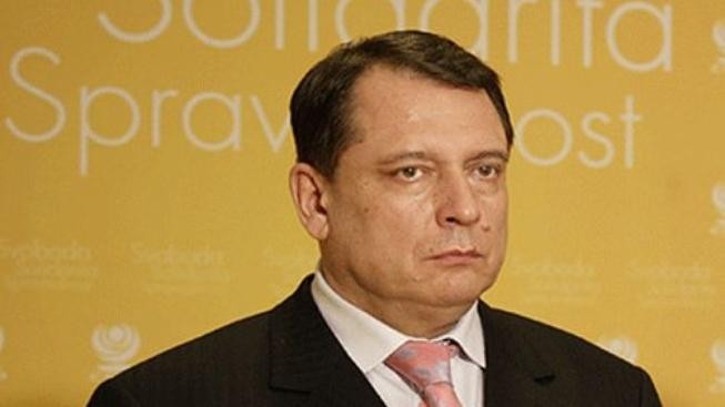 Paroubek bydlí v Teplicích. V domě svého poradce Bendy