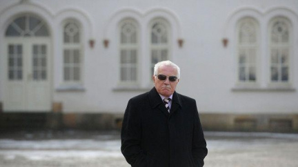 Klaus odchází z Hradu