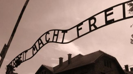 Švédsko vydá do Polska objednavatele krádeže nápisu z Osvětimi