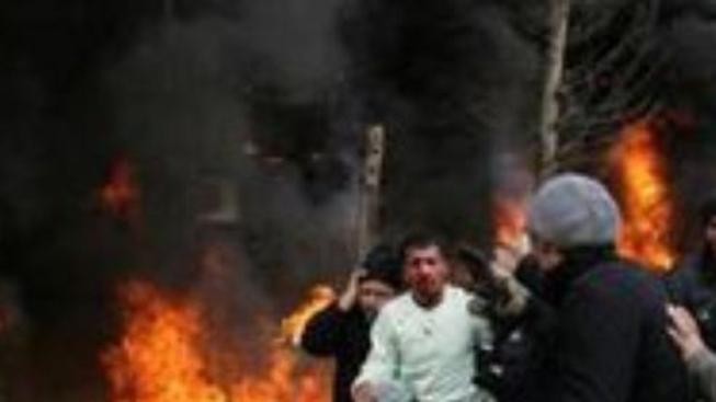 První hodiny iráckých voleb provází násilí, 16 mrtvých