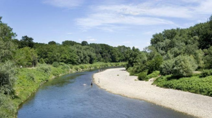 Utonulý muž byl nalezen pod jezem na řece Moravě, hledal se od soboty