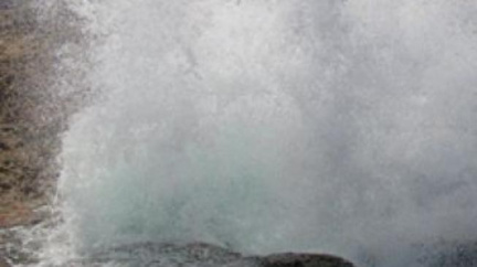 Obří vlny zabíjely na výletní lodi