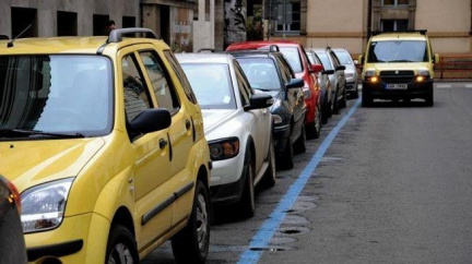Pražané nemají kde parkovat. Radní budou jednat o rozšíření zón