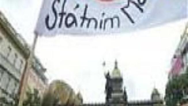 Státní maturity rozvezou auta za 60 milionů