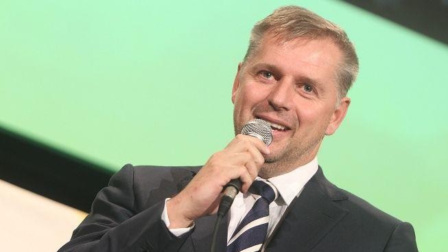 Poslanci podávají daňová přiznání. Bendl prodal hodinky za 400 tisíc