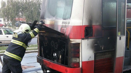 V Táboře hořel autobus se 44 cestujícími