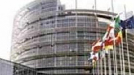 Europoslanci schválili novou Barrosovu komisi