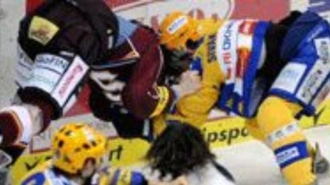 Sparta a Zlín zaplatí za rvačky 100 tisíc, tři hráči mají trest