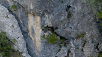 Žena se zřítila ze skály, je vážně zraněná