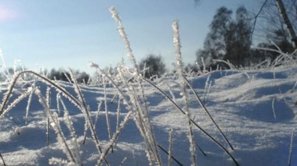 Mráz spadne pod -20, meteorologové varují před omrzlinami