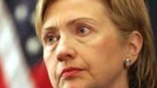 Clintonová: Země by měly nést následky za kybernetické útoky