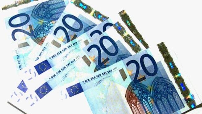 ČSSD chce euro do roku 2015, musí snížit schodky