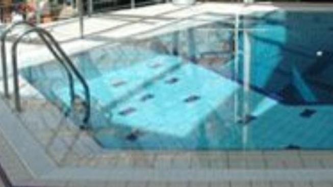 Dítě, které se topilo v akvaparku, zemřelo v nemocnici