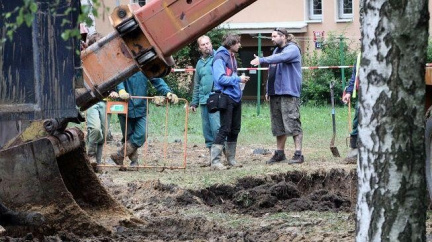 Oprava potrubí v pražských Kobylisích se protáhne. Tisíc lidí je bez vody 