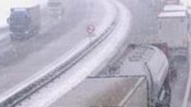 Meteorologové varují před větrem a sněhovými jazyky