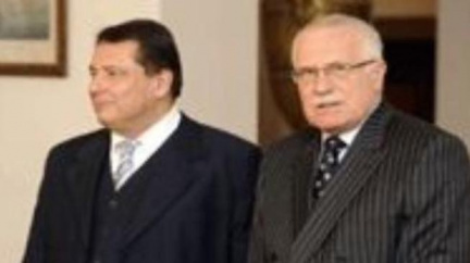 Paroubek představil Klausovi návrhy ČSSD na boj s krizí