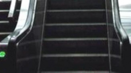 Eskalátor v pražském metru zranil další dítě