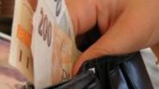 Lidé s vyšším příjmem přijdou od ledna o desetitisíce