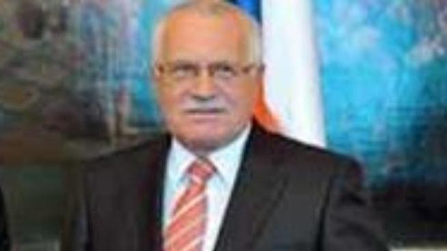 Klaus před kamerami podepsal rozpočet s rekordním schodkem
