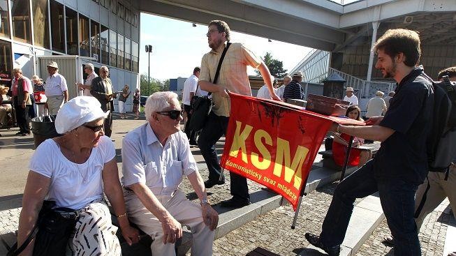 Průzkum: Zájem voličů o ČSSD upadl, komunisté mají dobře nakročeno