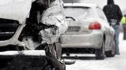 Tragická nehoda na Kladensku: Jeden mrtvý, pět zraněných