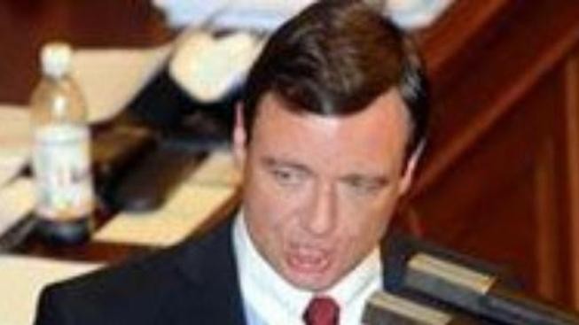 Ouzký (ODS) prohrál spor s Rathem o omluvu