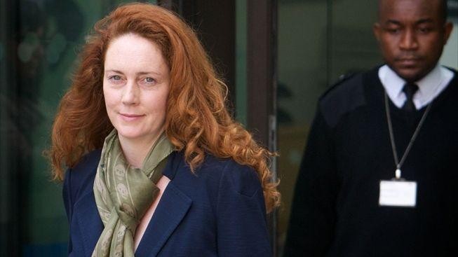 Ex-manažerka News Of The World Brooksová stojí prvně před soudem