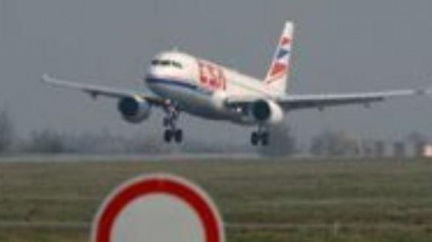 Letiště v Ruzyni bylo hodiny paralyzováno, zavinil to požár
