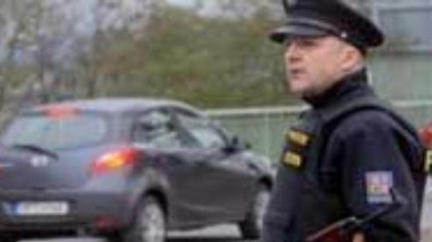 Členové eskorty, jimž utekl vězeň, jsou mimo službu