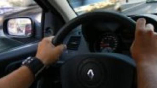 Řidiči si příští rok na povinném ručení připlatí až 10 pct