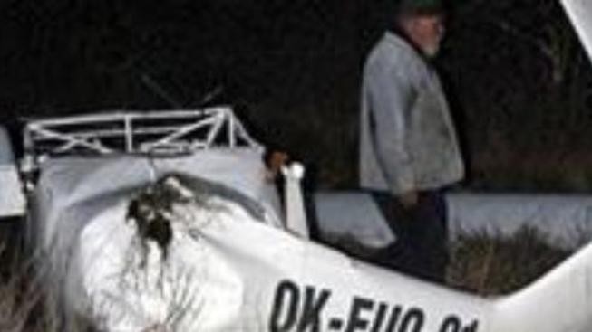 Na Mostecku se zřítilo letadlo, pilot zemřel