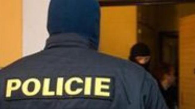 Policie provádí razie proti krajní pravici včetně DS